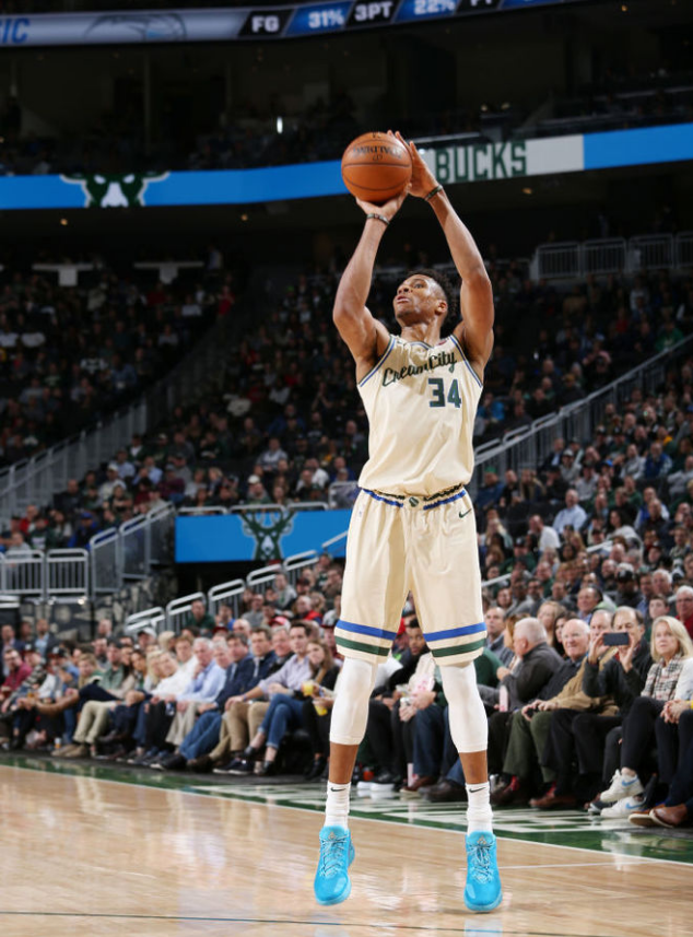 kaiyun sports-字母哥焦点对战，Uzi与90激战G2分钟，持续失利胜负难料！观众掌声雷动的简单介绍-kaiyun sports