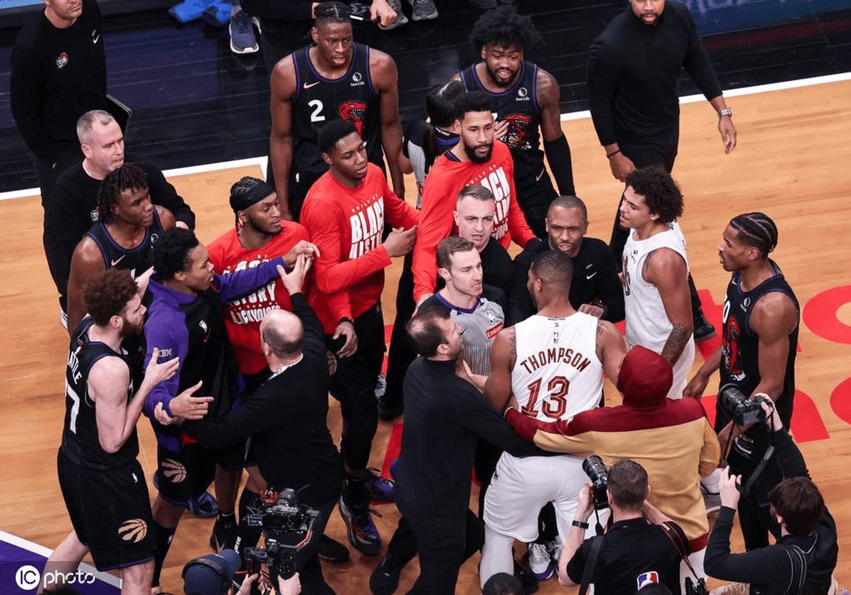 开云体育-包含今晚多伦多猛龙调整名单以备欧超杯，防线松动环节打磨，信心回归，年轻球员得到机会的词条-开云体育